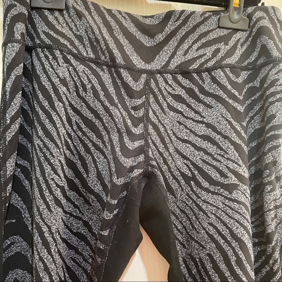 ZELLA Animal Print Legging Black Zebra Lounge yoga workout pant size medium - Picture 7 of 9